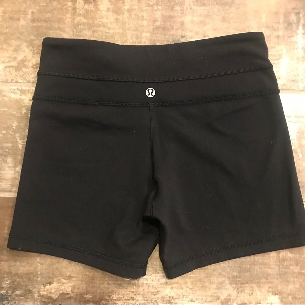 Lululemon bike shorts size 4